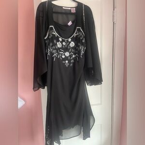 Roaman’s Black & White Embellished 2-Piece Set – Size 22W